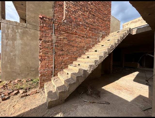 7 BEDROOM HOUSE FOR SALE IN XANADU